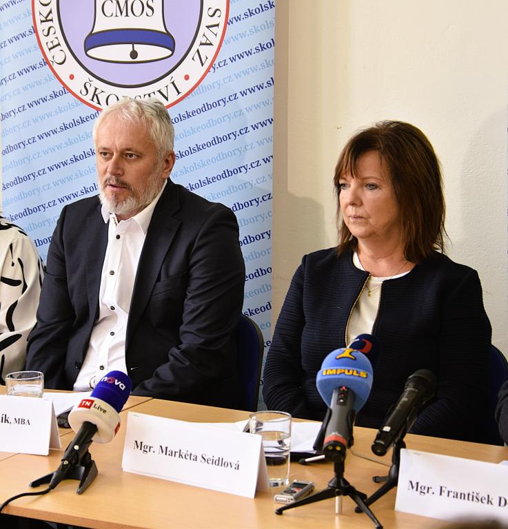 Ctirad Vaník, dlouholetý ředitel školy a předseda RV profesní sekce vedoucí pracovníci a pracovníci přímo řízených organizací a Markéta Seidlová