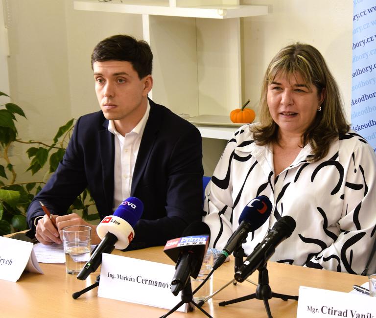 Markéta Cermanová, předsedkyně RV profesní sekce nepedagogičtí pracovníci a Lukáš Ulrych, mladý pedagog